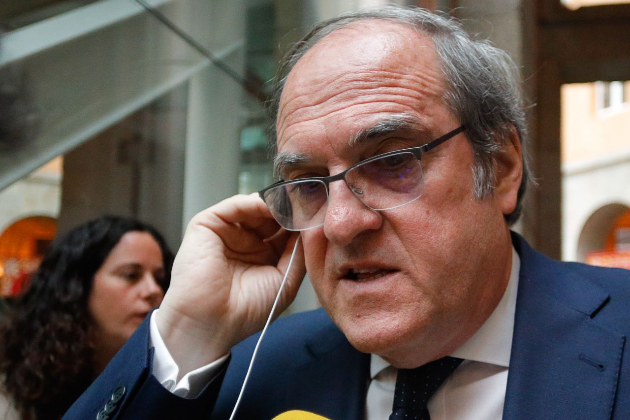 Ángel Gabilondo, portavoz del Psoe en la Asamblea de Madrid y candidato a la investidura a la presidencia de la Comunidad de Madrid, atiende a los medios.