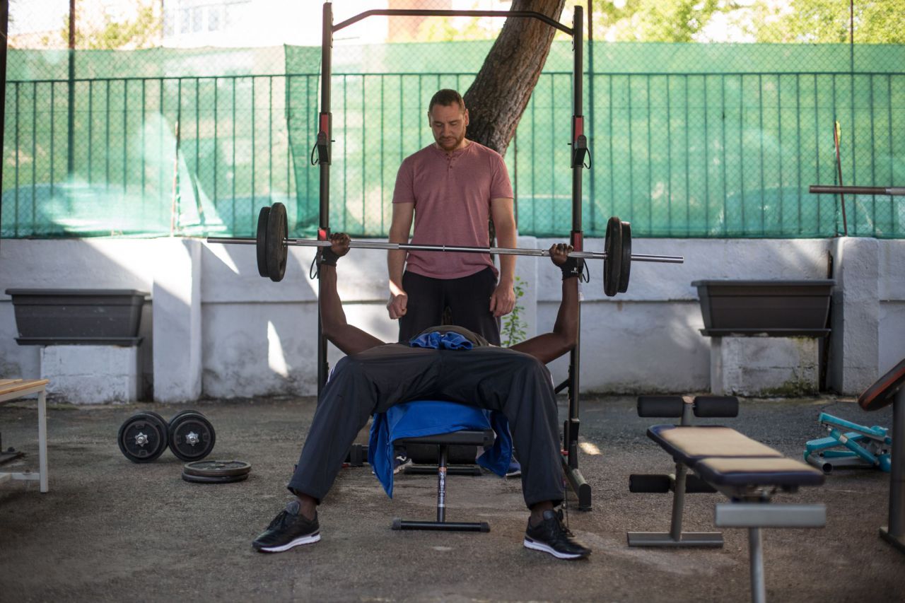 Sergei, de origen ruso, es el monitor de gimnasia.