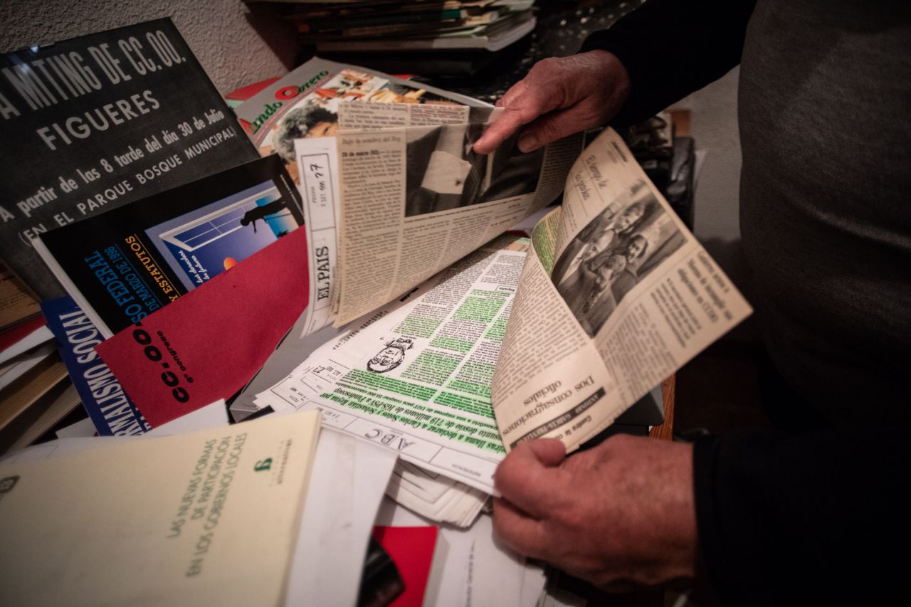 Marcelino Camacho, además de coleccionar recortes de periódico, subrayaba aquello que le parecía más interesante.