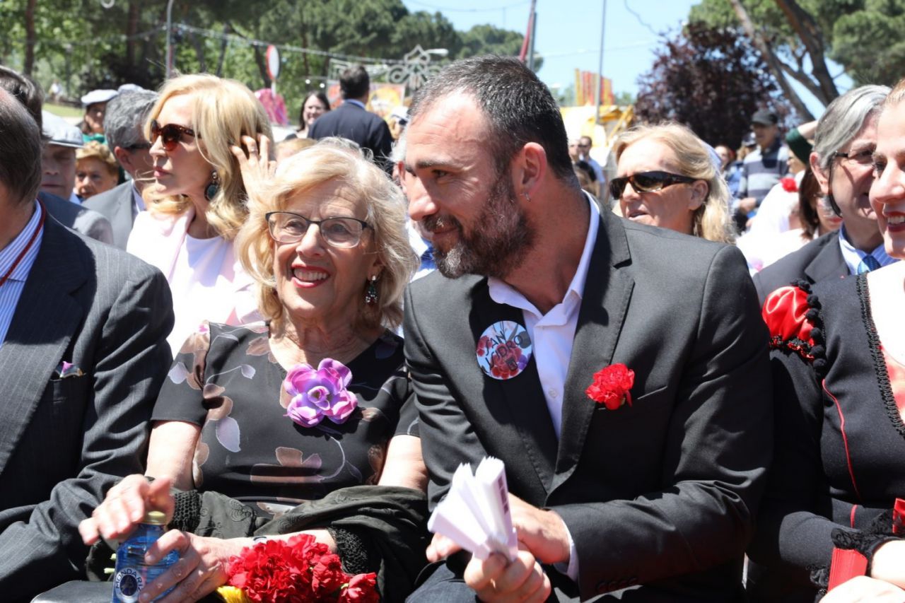 La alcaldesa Manuela Carmena y el delegado de Coordinación Territorial y Cooperación Público-Social, Nacho Murgui en la Pradera de San Isidro