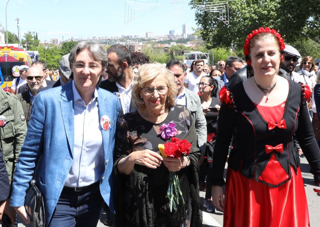 La alcaldesa acompañada de la primera teniente de alcalde, Marta Higueras, y la concejala de Carabanchel, Esther Gómez.