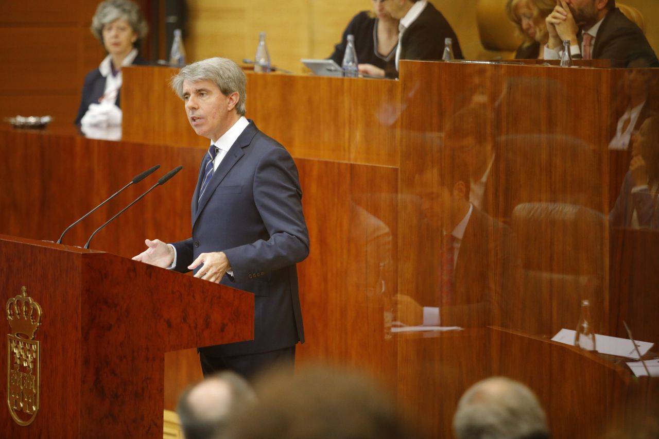 El voto de Ciudadanos ya està decidido y serà a favor de la investudura, en la imagen Ignacio Aguado, portavoz de Ciudadanos, en el reflejo.
