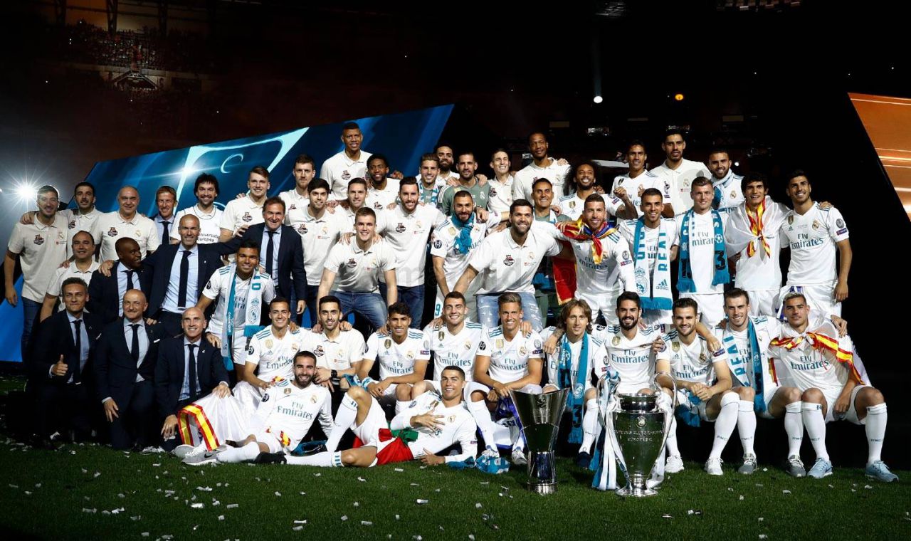 El Real Madrid de Baloncesto también quiso estar en la fiesta de celebración del equipo blanco en el Bernabéu.