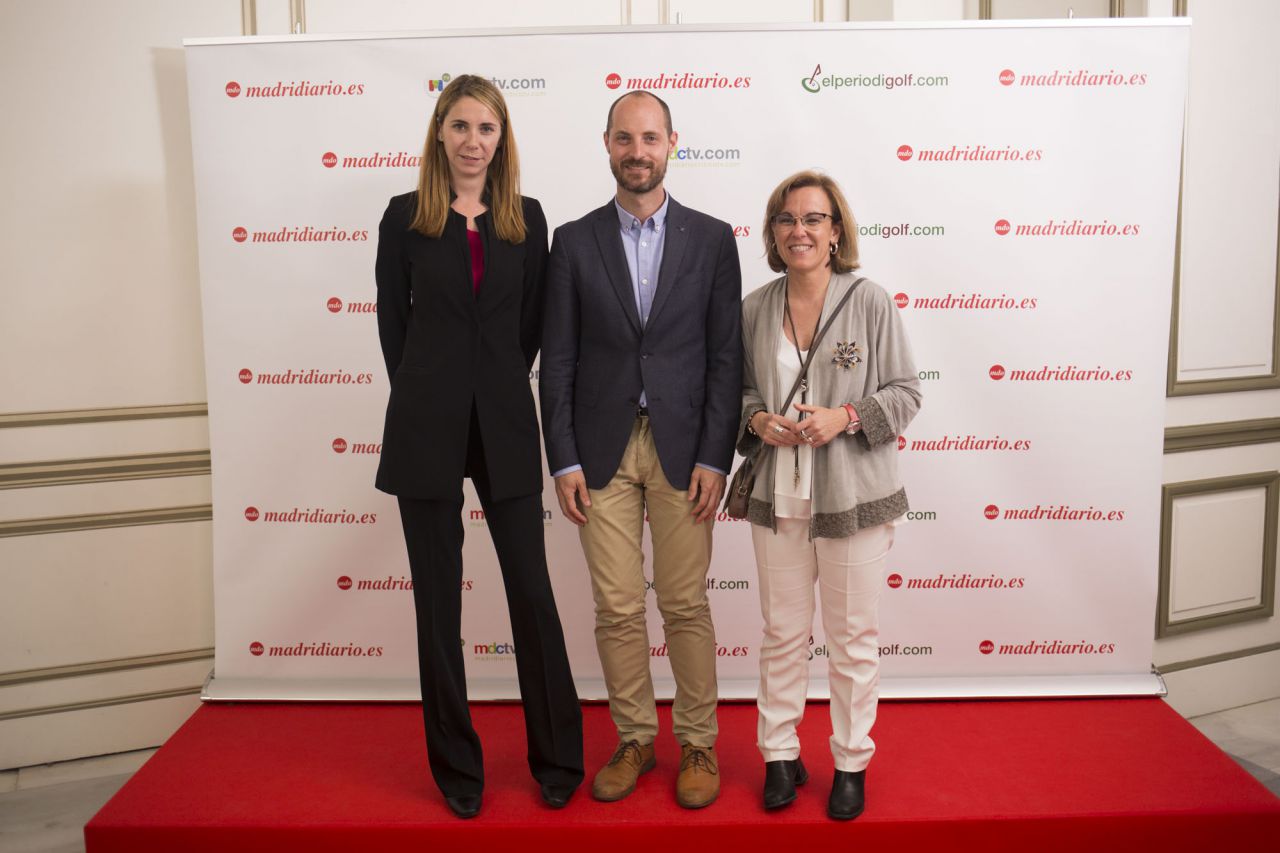 Purificación Causapié, portavoz del PSOE en el Ayuntamiento de Madrid, con Ignacio Benito y Mar Espinar.