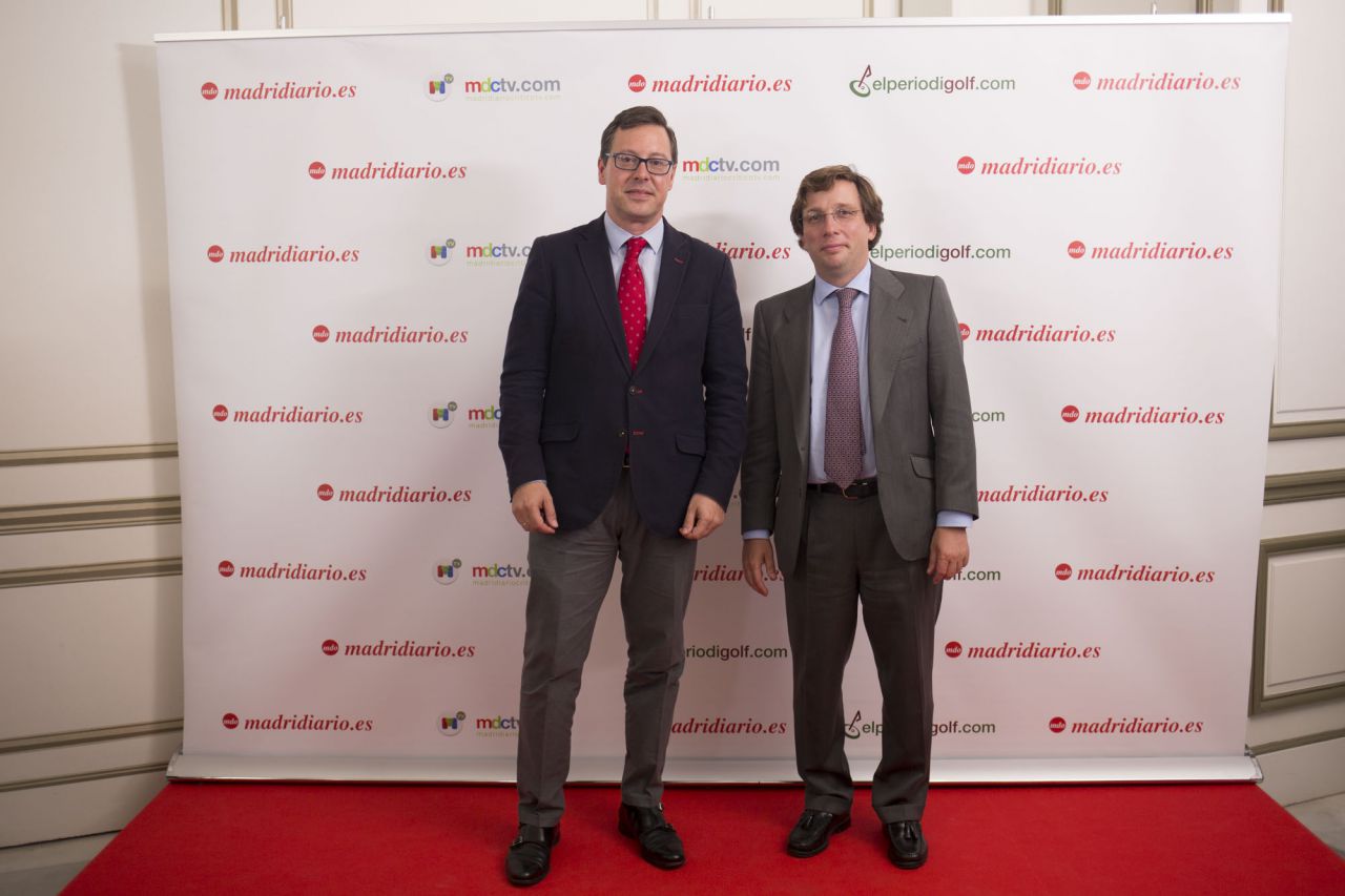 José Luis Martínez Almeida, portavoz del PP de Madrid, y Alfonso Serrano, diputado.