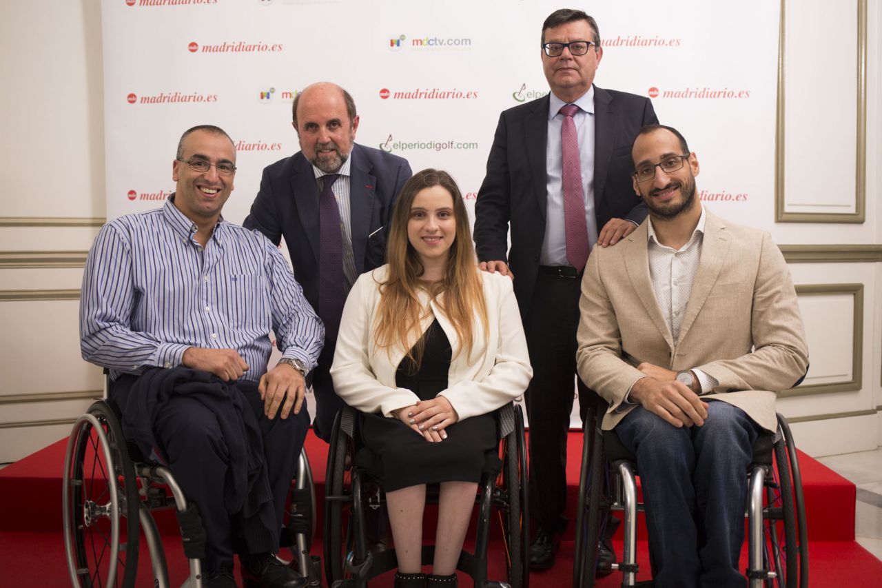 Parte de la plantilla del CD Ilunion, galardonada a la mejor Iniciativa Deportiva, asiste a los premios. En la foto, José Luis Martínez, Miguel Sagarra, Jaume Llambí, Sara Revuelta y Pablo Zarzuela.
