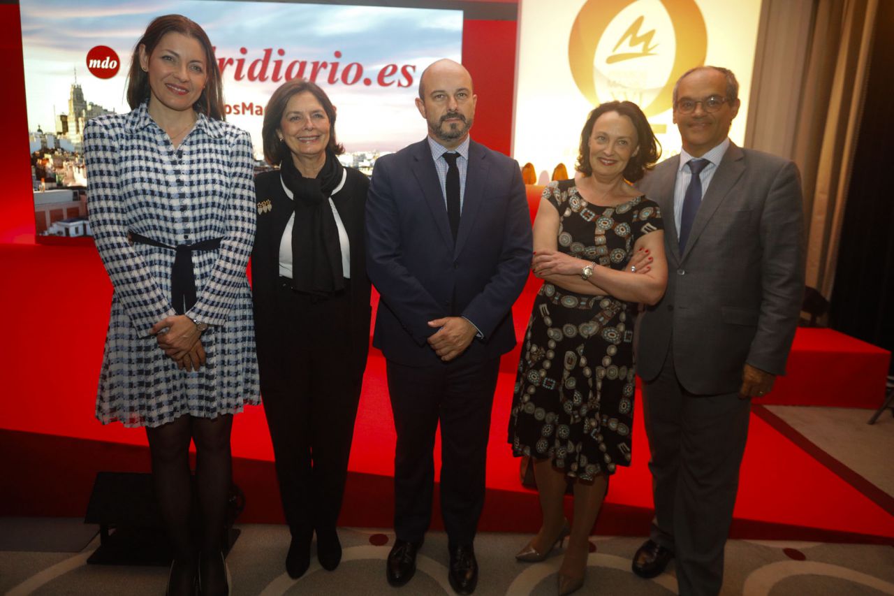 Los consejeros Lola Moreno, Pedro Rollán, Yolanda Ibarrola y Rafael van Grieken, junto a la presidenta de la Asamblea, Paloma Adrados.