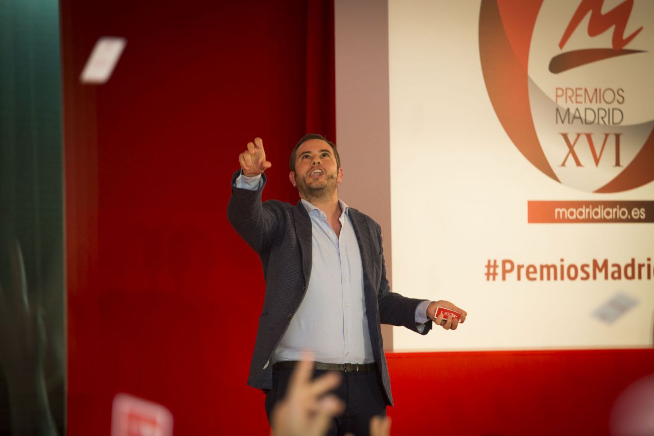 Blass despidió la gala con magia.