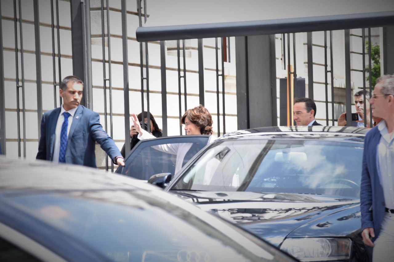 La vicepresidenta abandona la Carrera de San Jerónimo