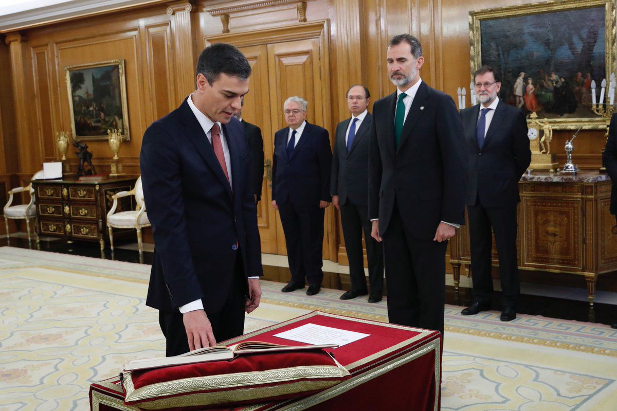 Pedro Sanchez promete el cargo de presidente del Gobierno