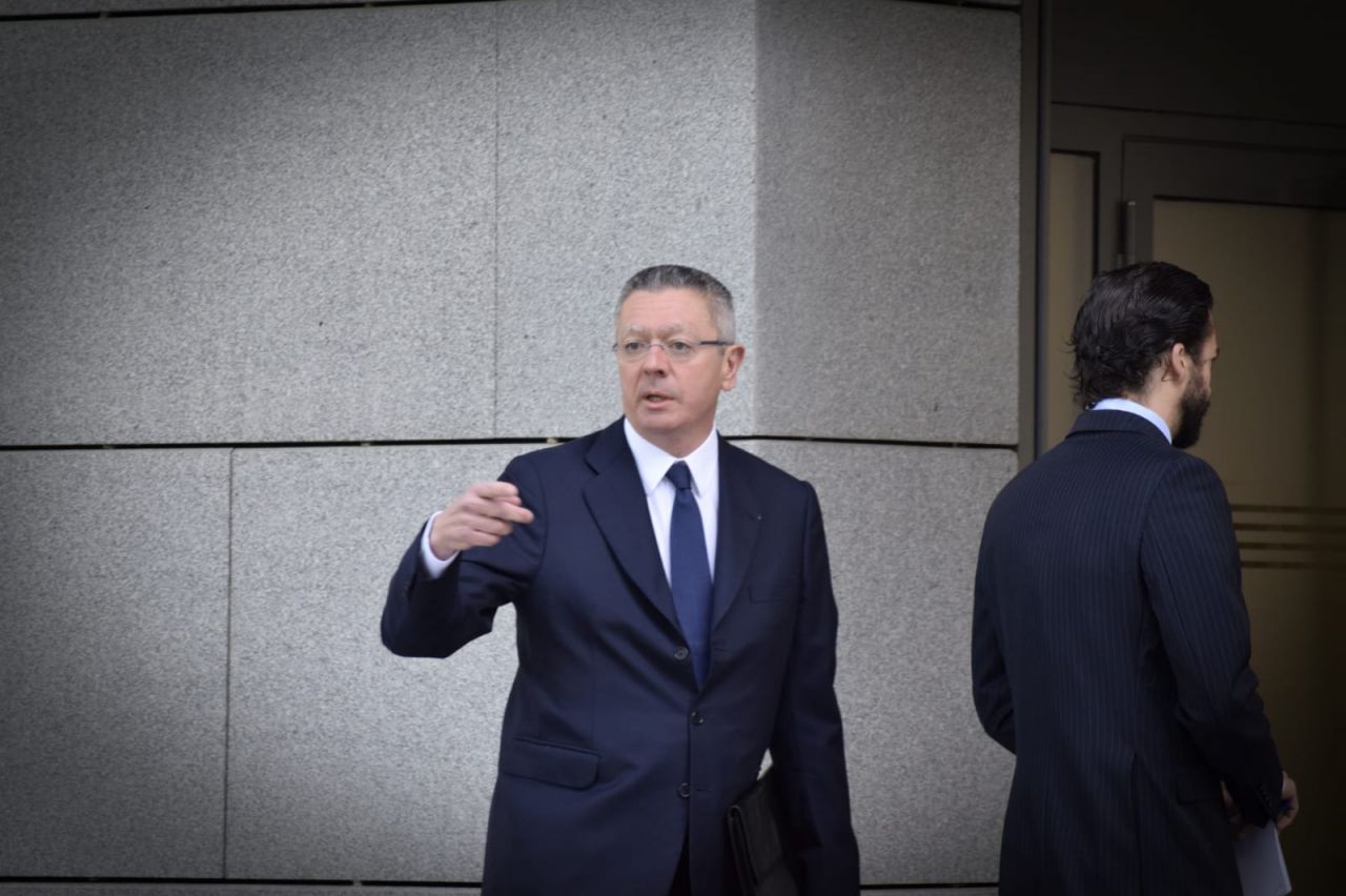 Acompañado de su hijo, Alberto Ruiz Gallardón acude a la Audiencia Nacional para declarar por la compra de Inassa por parte del Canal de Isabel II