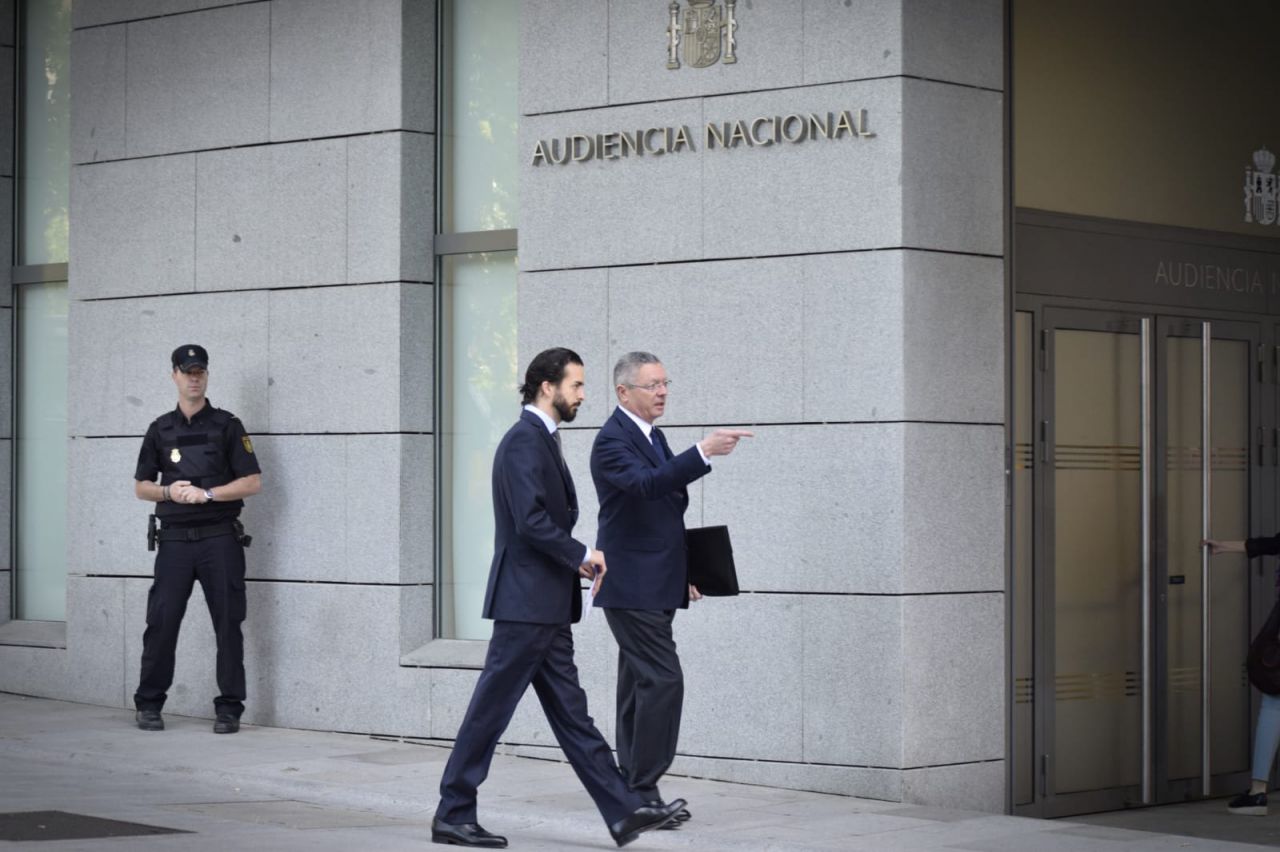 Acompañado de su hijo, Alberto Ruiz Gallardón acude a la Audiencia Nacional para declarar por la compra de Inassa por parte del Canal de Isabel II