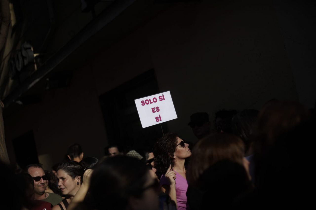Manifestación en protesta por la puesta en libertad bajo fianza de los condenados por abusos sexuales a una mujer en la fiestas de San Fermín y conocidos como 'La Manada'
