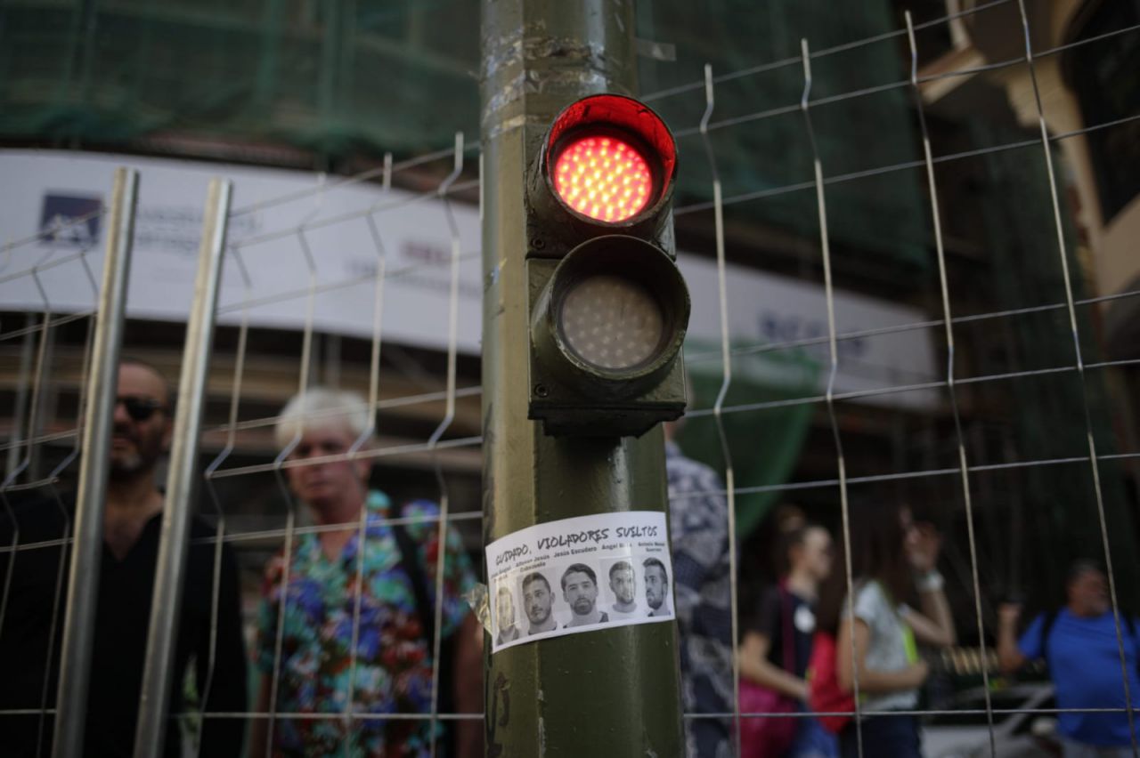 Manifestación en protesta por la puesta en libertad bajo fianza de los condenados por abusos sexuales a una mujer en la fiestas de San Fermín y conocidos como 'La Manada'