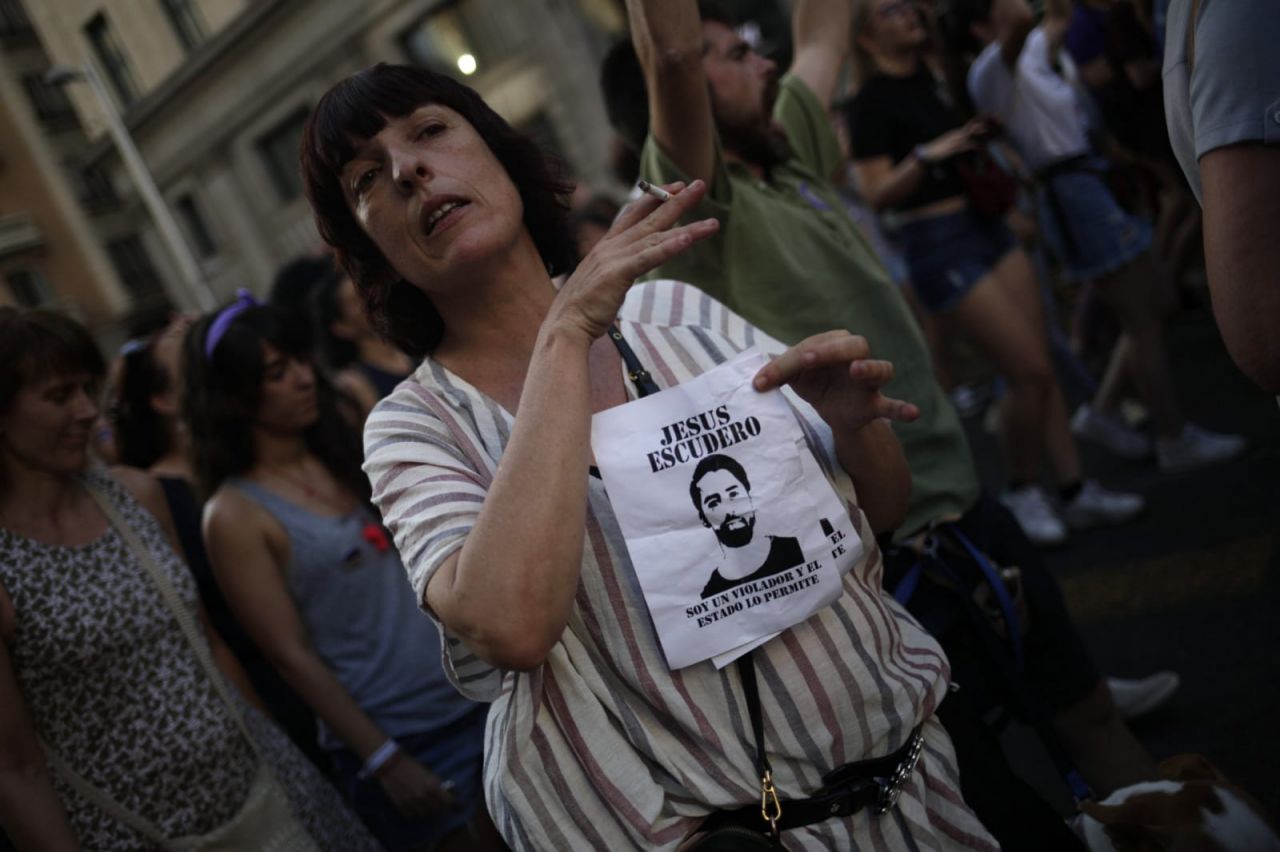 Manifestación en protesta por la puesta en libertad bajo fianza de los condenados por abusos sexuales a una mujer en la fiestas de San Fermín y conocidos como 'La Manada'