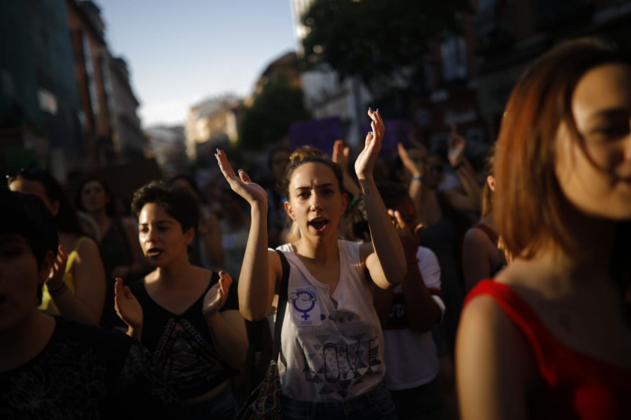 Manifestación en protesta por la puesta en libertad bajo fianza de los condenados por abusos sexuales a una mujer en la fiestas de San Fermín y conocidos como 'La Manada'