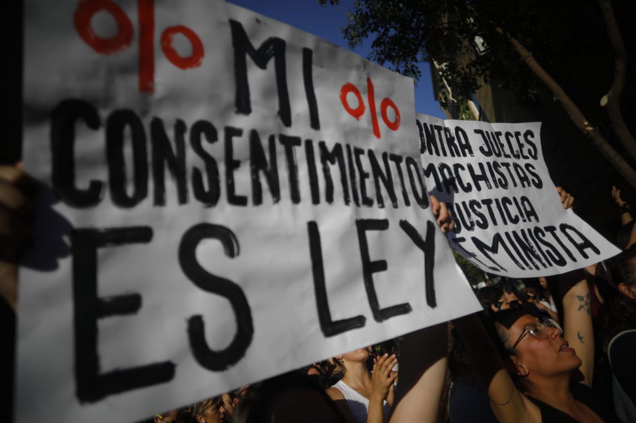 Manifestación en protesta por la puesta en libertad bajo fianza de los condenados por abusos sexuales a una mujer en la fiestas de San Fermín y conocidos como 'La Manada'