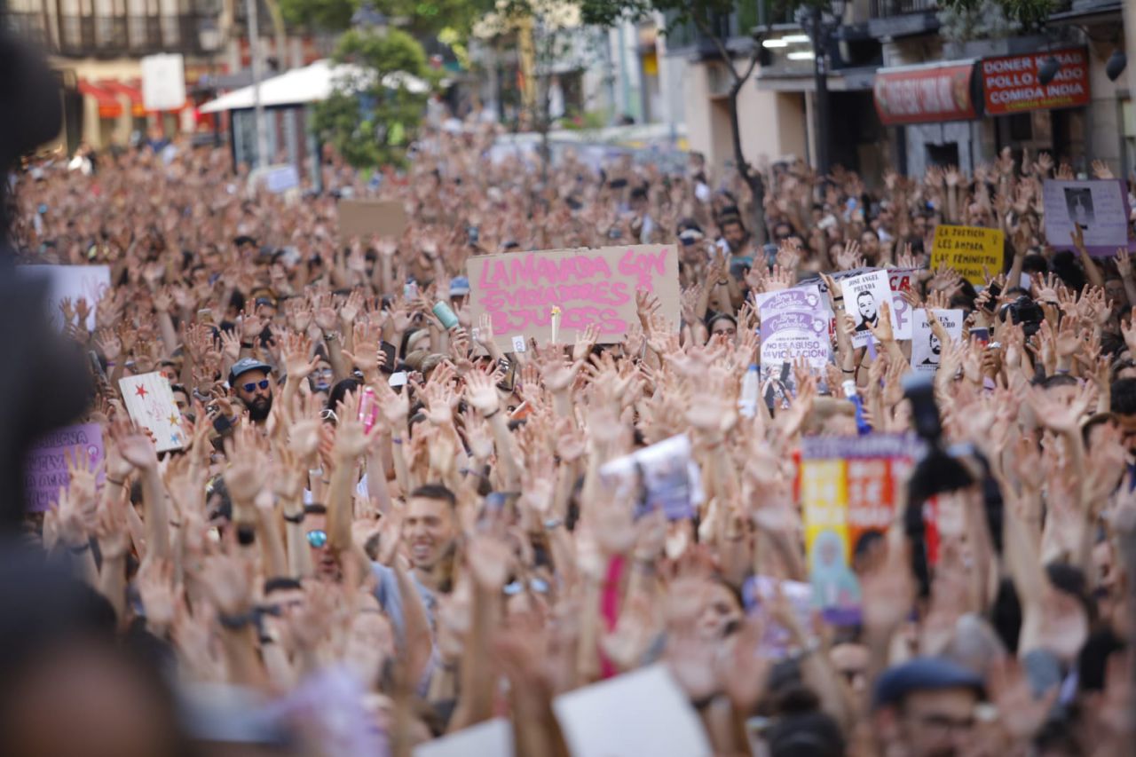 Manifestación en protesta por la puesta en libertad bajo fianza de los condenados por abusos sexuales a una mujer en la fiestas de San Fermín y conocidos como 'La Manada'