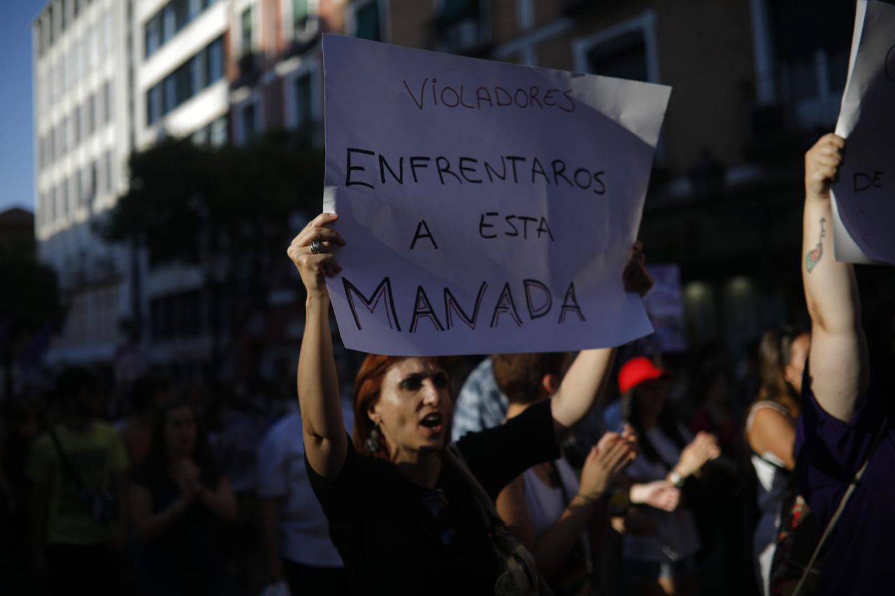 Manifestación en protesta por la puesta en libertad bajo fianza de los condenados por abusos sexuales a una mujer en la fiestas de San Fermín y conocidos como 'La Manada'
