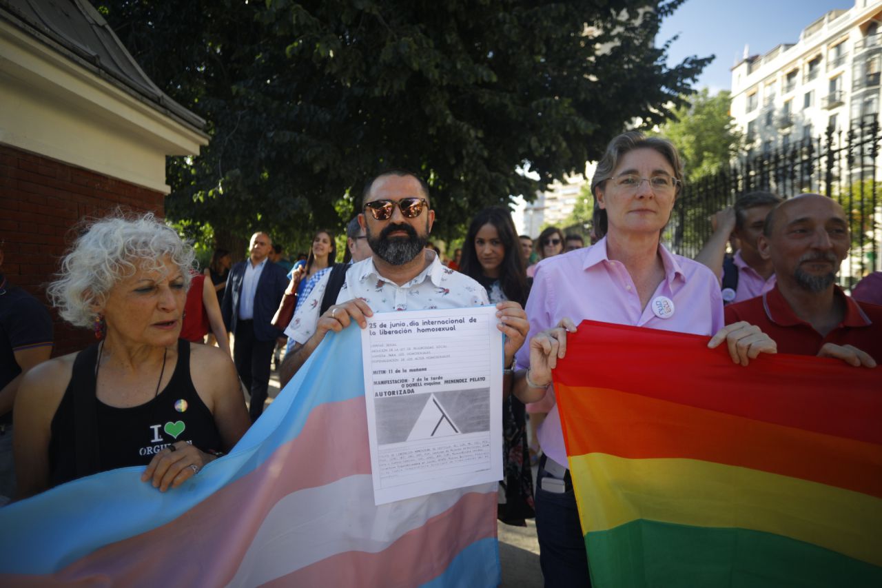 La portavoz del Grupo Socialista en el Ayuntamiento, la primera teniente de alcalde del Consistorio, la concejal presidenta de los distritos de Chamberí y Carabanchel y la portavoz del Gobierno municipal han asistido al acto '40 años de Orgullo en Madrid'.