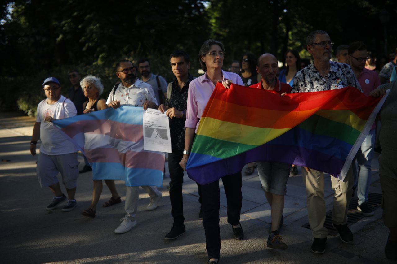 La portavoz del Grupo Socialista en el Ayuntamiento, la primera teniente de alcalde del Consistorio, la concejal presidenta de los distritos de Chamberí y Carabanchel y la portavoz del Gobierno municipal han asistido al acto '40 años de Orgullo en Madrid'.