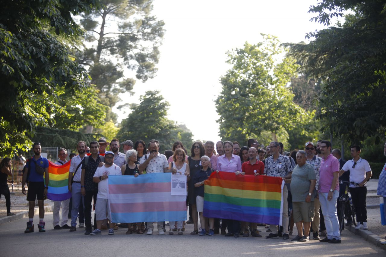 La portavoz del Grupo Socialista en el Ayuntamiento, la primera teniente de alcalde del Consistorio, la concejal presidenta de los distritos de Chamberí y Carabanchel y la portavoz del Gobierno municipal han asistido al acto '40 años de Orgullo en Madrid'.