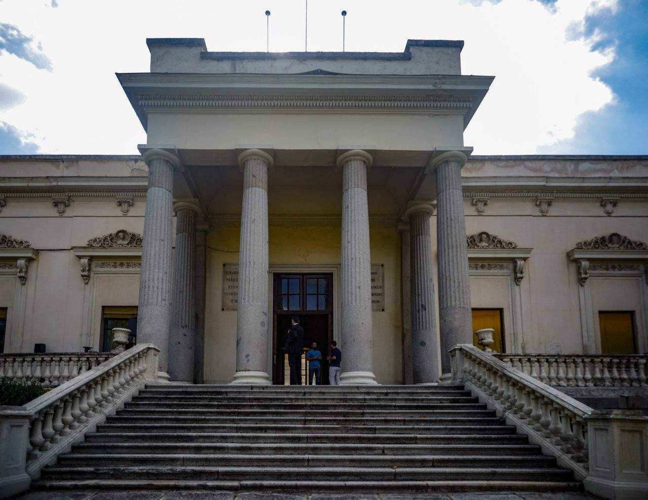 Entrada del palacio nuevo de la finca Vistalegre.
