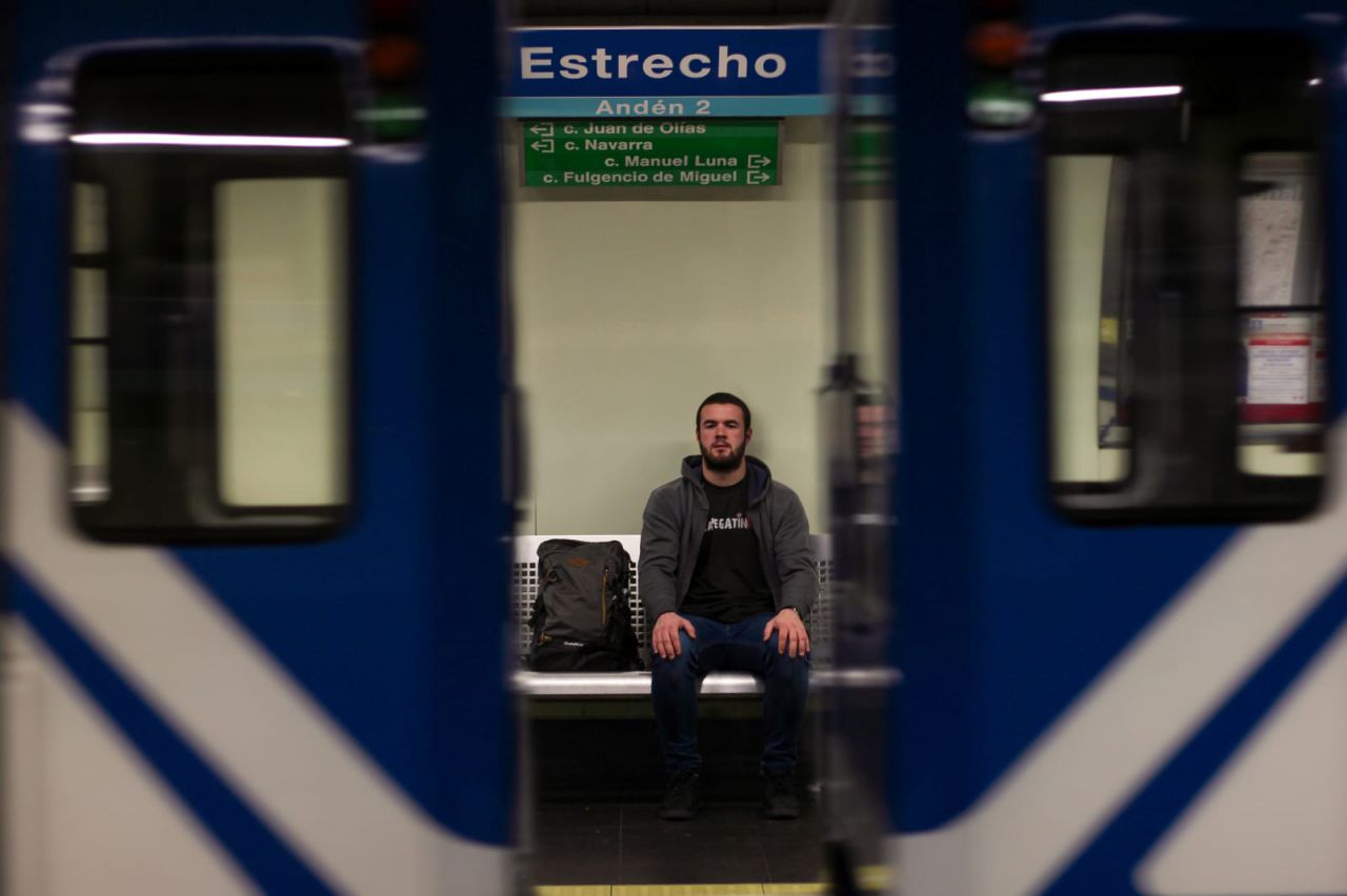 En Estrecho, la imagen está tomada entre dos vagones.