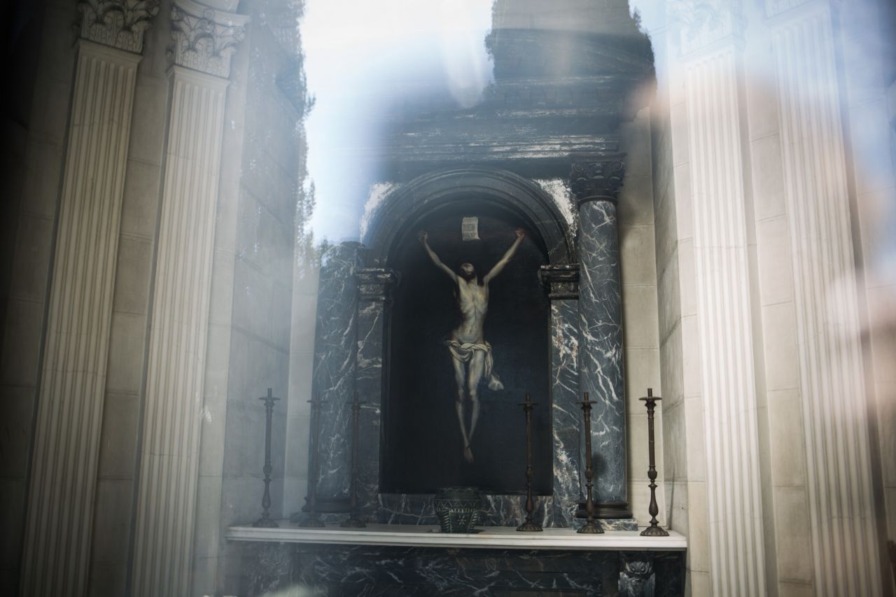 Interior de otros de los panteones