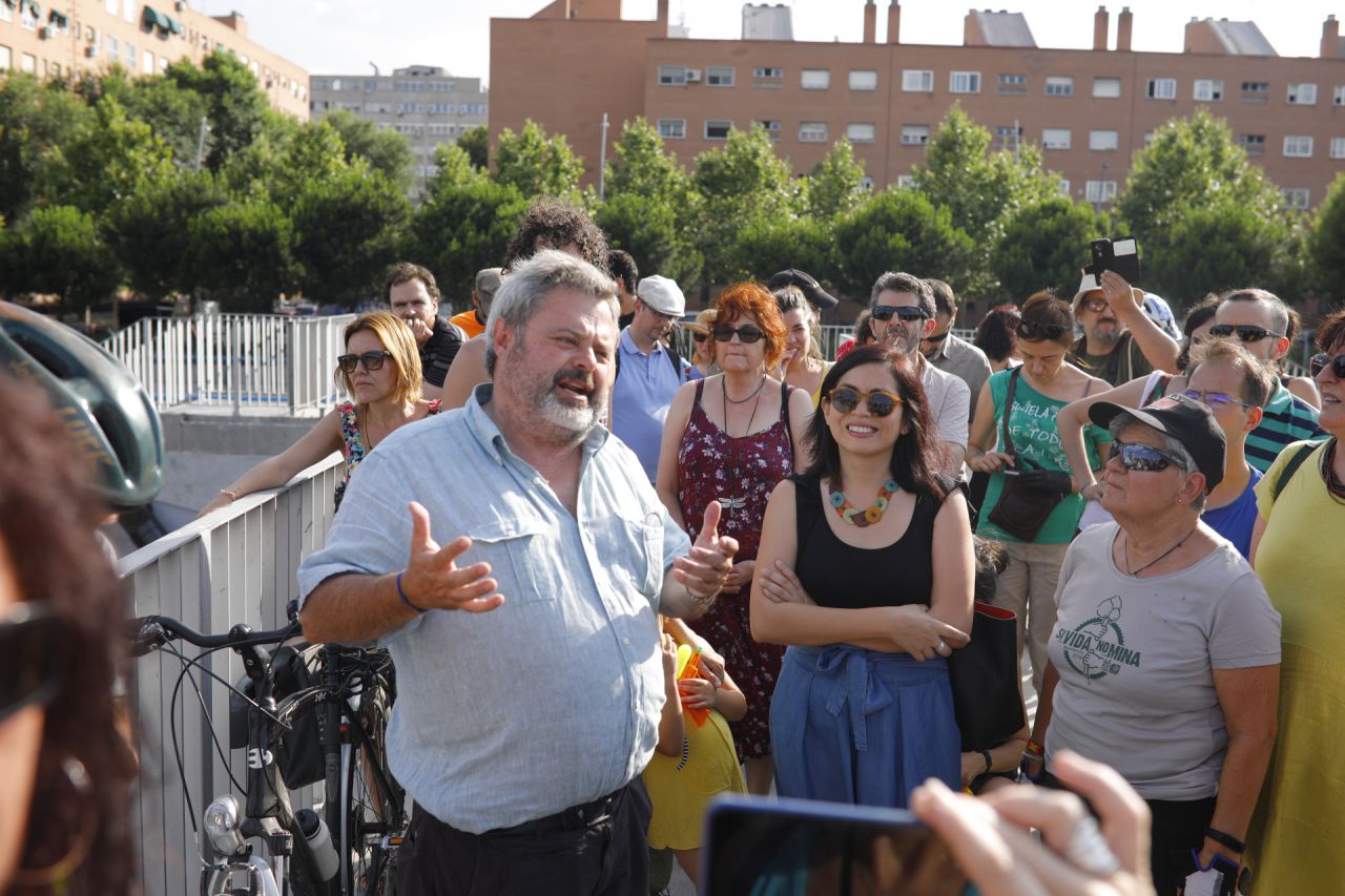 El portavos de Ecologistas en Acción ,Santiago Martín, y la concejal del distrito de Arganzuela Usera, Rommy Arce.