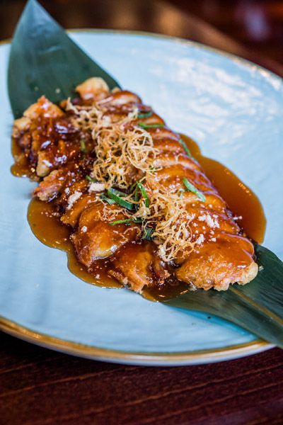 Pato Shanghai mama crujiente en salsa de almendras