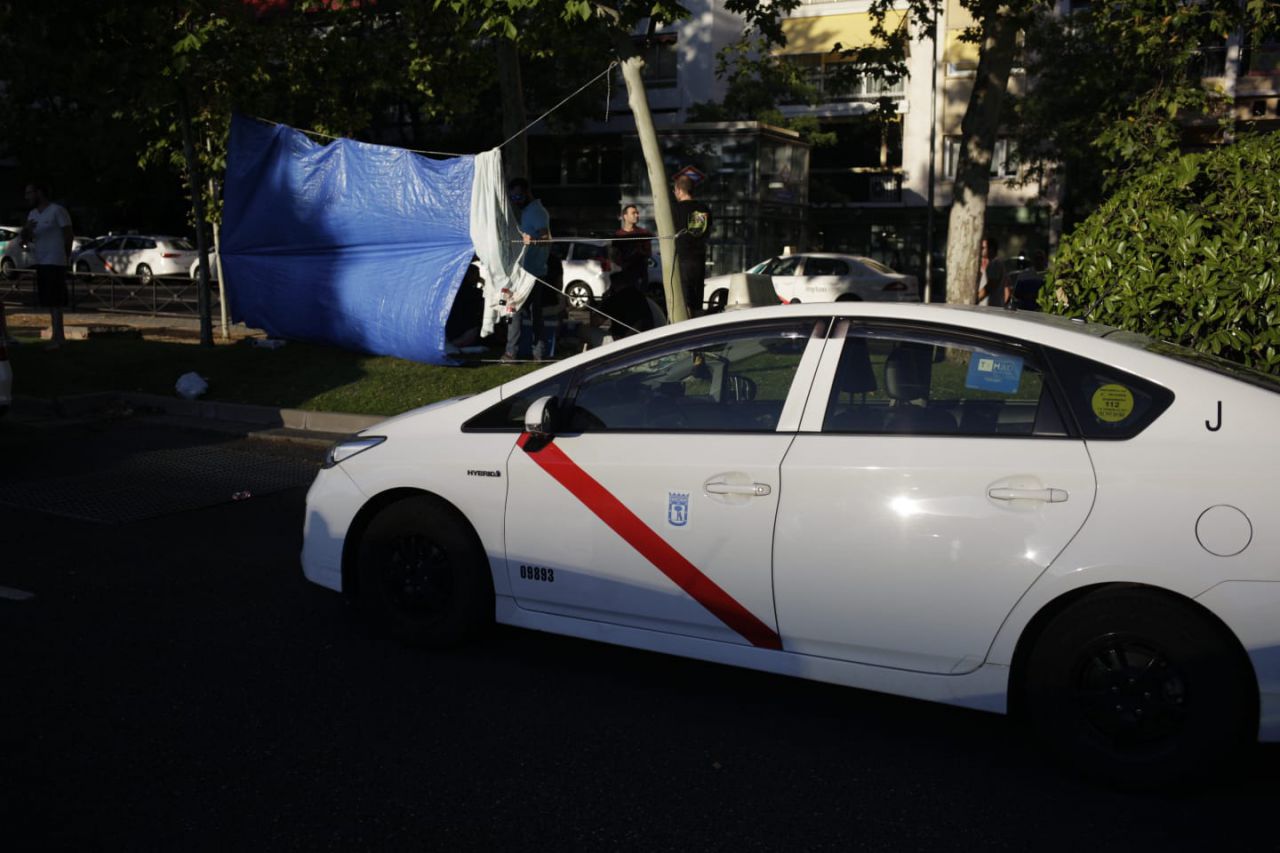Los taxistas colapsan el paseo de la Castellana durante su huelga indefinida.
