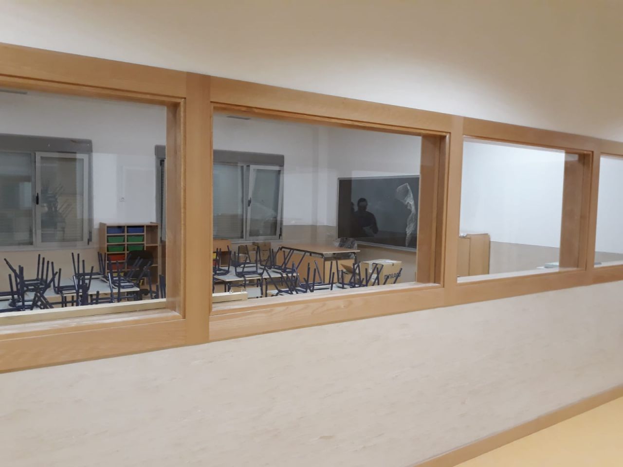 La Consejería de Educación responde a las críticas sobre las obras con varias fotos de colegios que estrenan aularios e instalaciones este viernes. En las imágenes, el Colegio Tempranales de San Sebastián de los Reyes.
