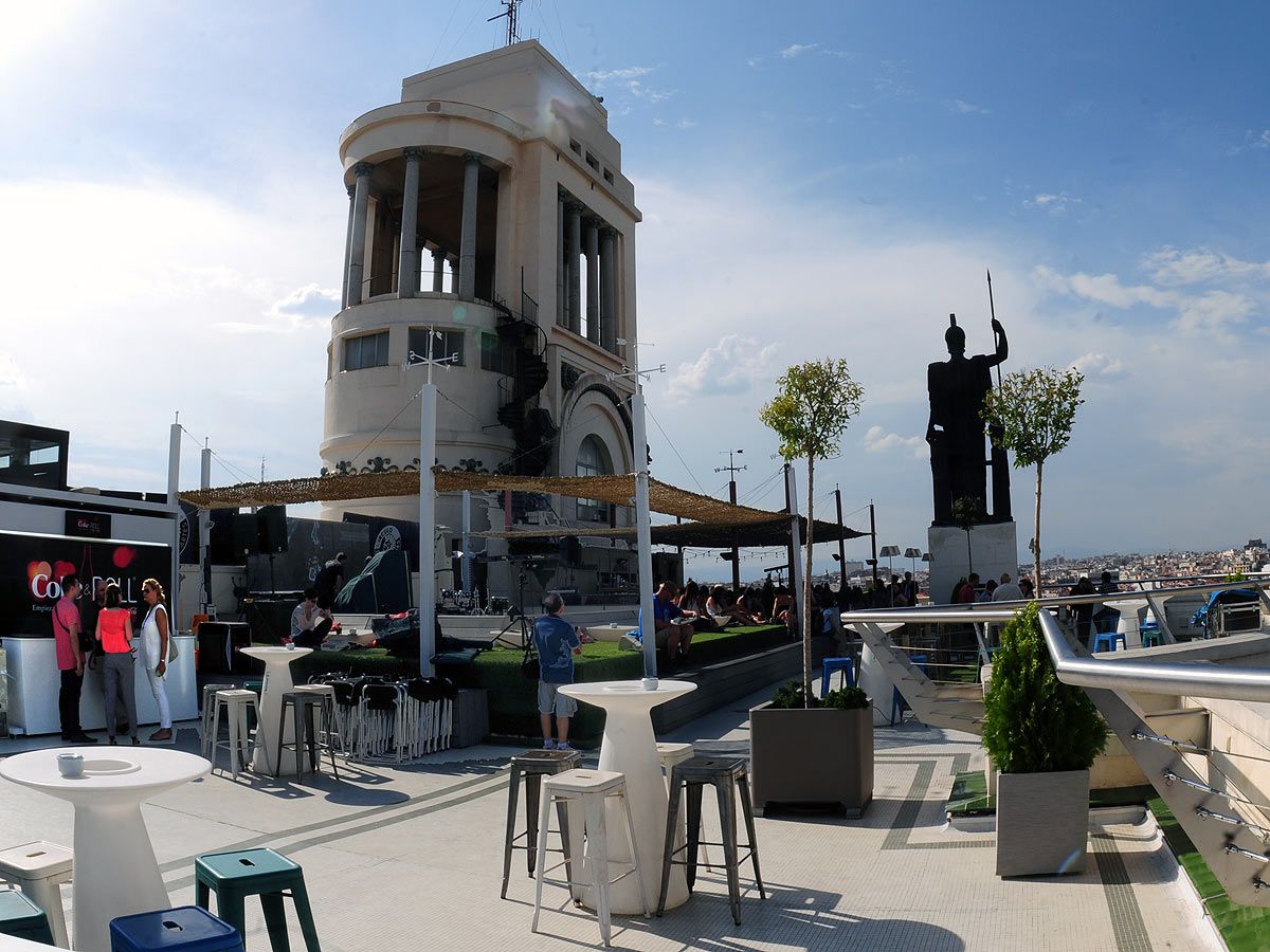 Terraza con su templete y la estatua de Minerva