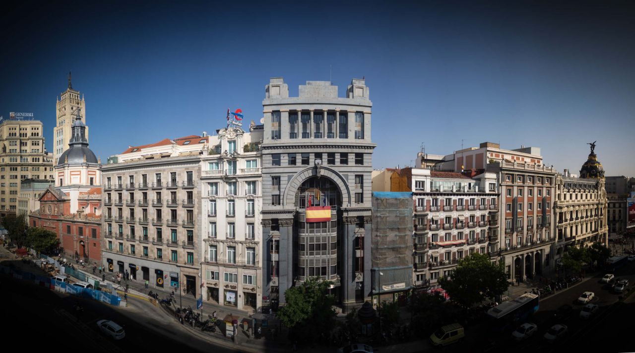 El Banco Mercantil e Industrial se convirtió en sede de la Oficina de Cultura y Turismo de la Comunidad de Madrid y el espacio dedicado a exposiciones Sala Alcalá 31.

.