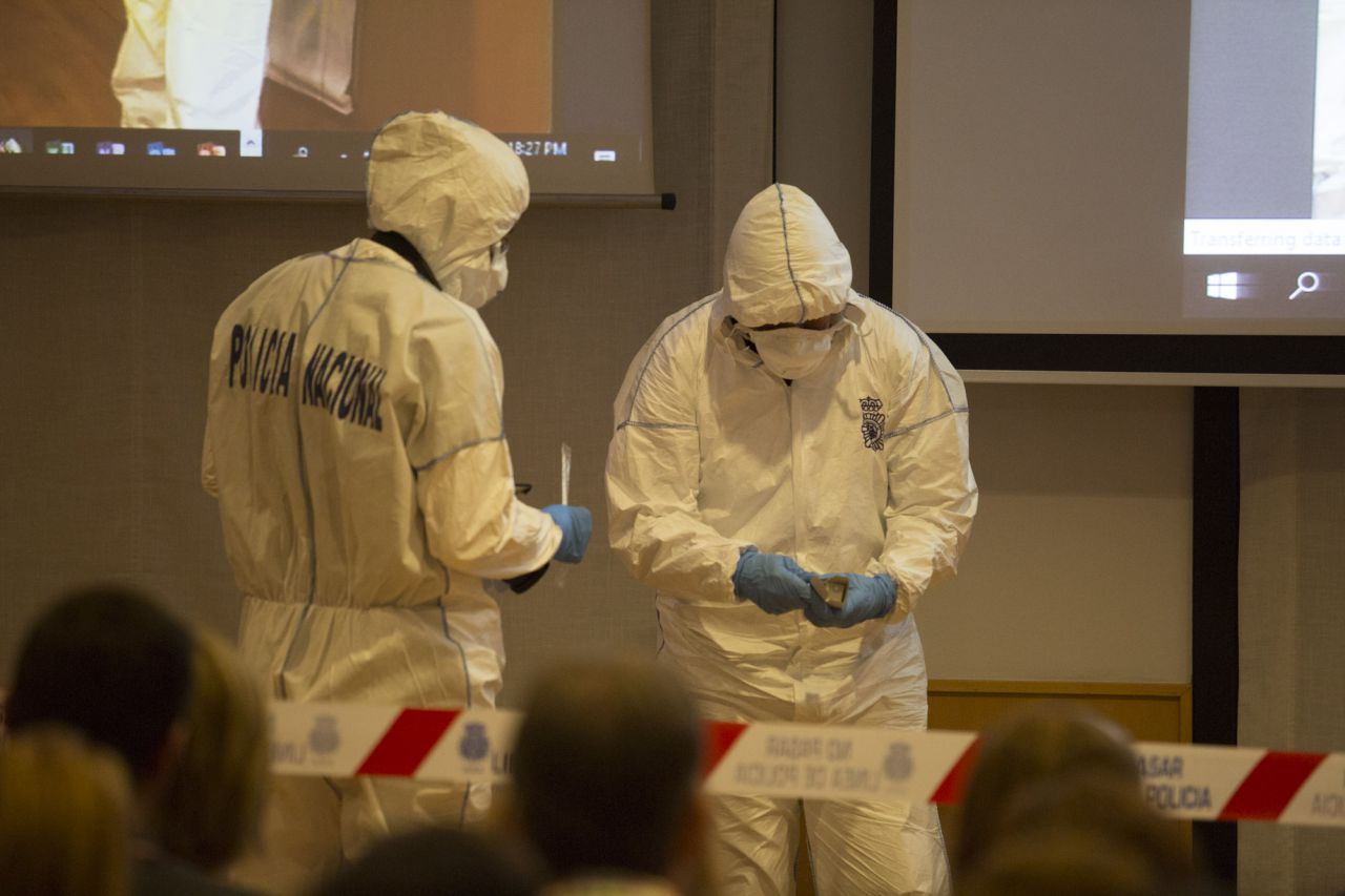 Actividad enmarcada en la Noche de los Investigadores. Los investigadores de los Institutos IMDEA resuelven un asesinato.