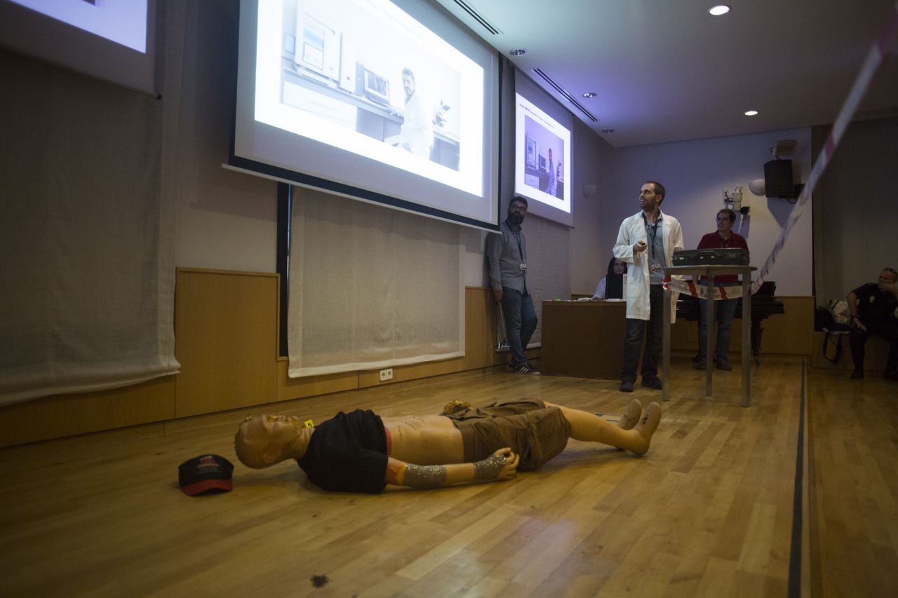 Actividad enmarcada en la Noche de los Investigadores. Los investigadores de los Institutos IMDEA resuelven un asesinato.
