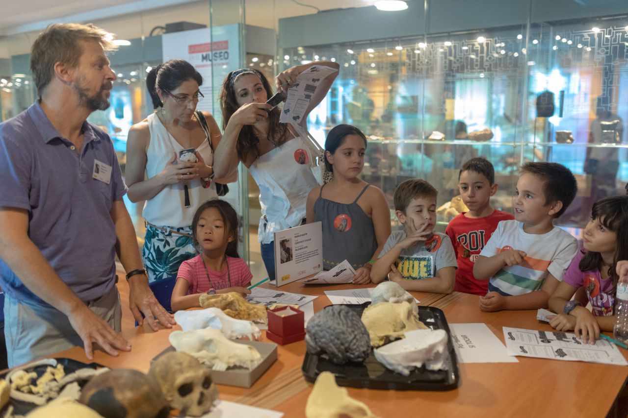 Un experto en impresión 3D cuenta su trabajo en el Museo Nacional de Ciencias Naturales.