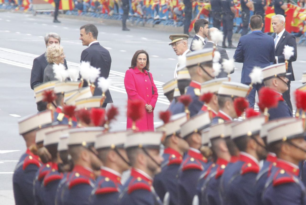 La ministra de Defensa, Margarita Robles, ha acompañado a Pedro Sánchez