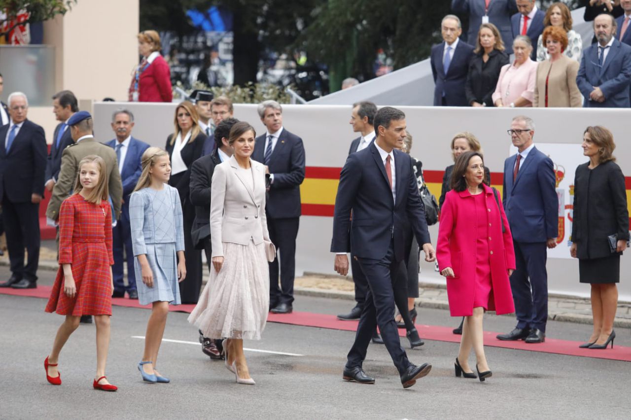 La familia Real, acompañada del presidente del Gobierno y la ministra de Defensa
