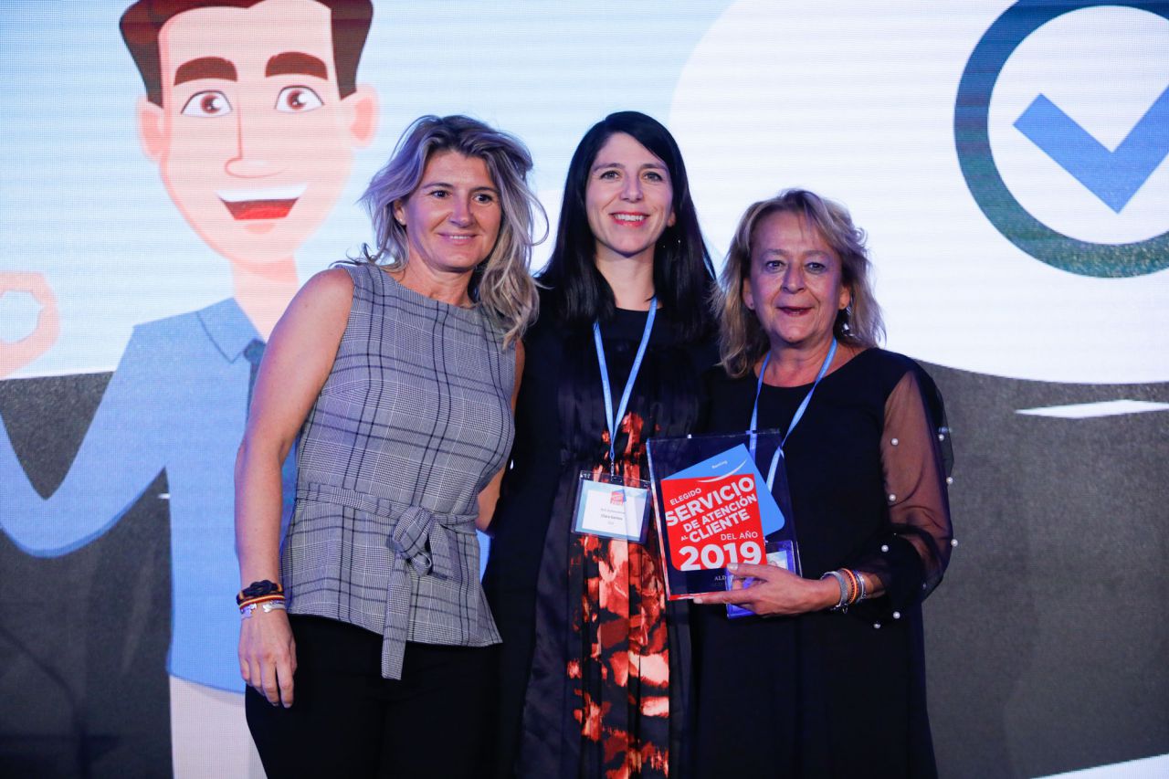 Elegido Servicio de Atención al Cliente del Año 2019 en la categoría de RENTING: ALD AUTOMOTIVE Recogen el premio CLARA SANTOS y EMMA PERONA, Subdirectora General Área de Operaciones y Gerente de Atención al Cliente de ALD AUTOMOTIVE