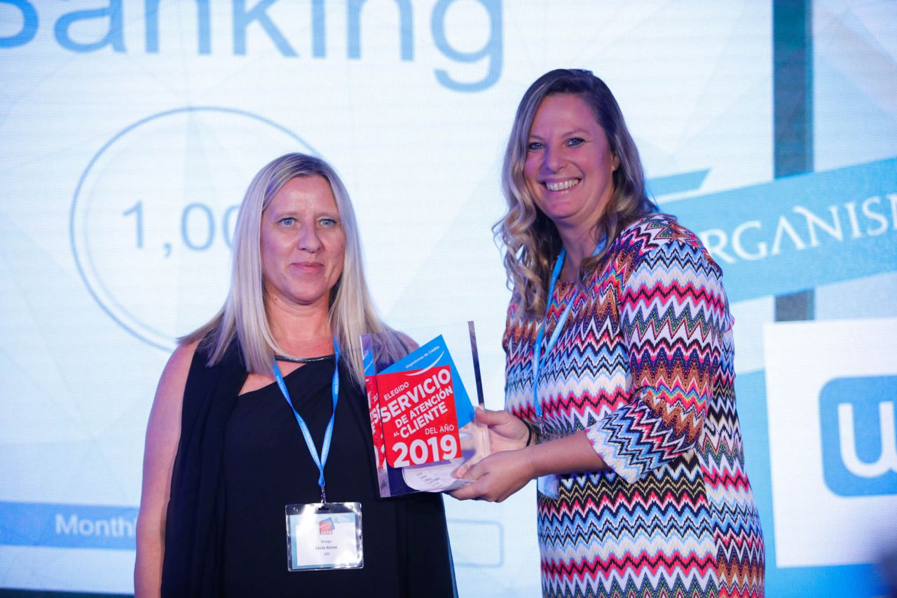 Elegido Servicio de Atención al Cliente del Año 2019 en la categoría de ORGANISMOS DE CRÉDITO: WONGA Recogen el premio LONNEKE DENISSEN y CÉCILE RICHET, DIRECTORA DE OPERACIONES y DIRECTORA DE MARKETING Y COMUNICACIÓN DE WONGA