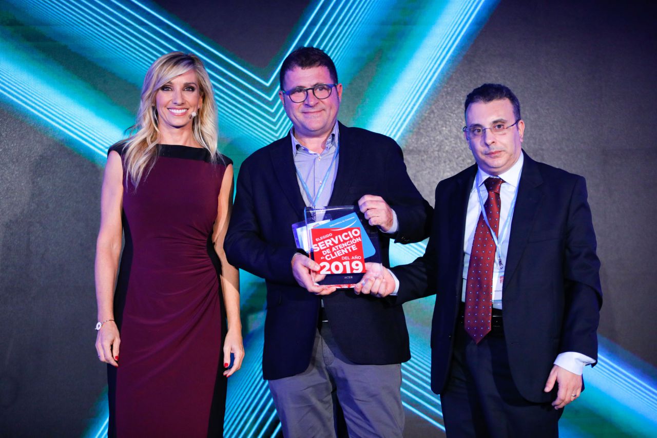 Elegido Servicio de Atención al Cliente del Año 2019 en la categoría de INFORMÁTICA DE CONSUMO: ACER Recogen el premio RICARD MARTÍ y ANTONIO DE GERONIMO, COUNTRY SERVICE MANAGER IBERIA  Y CONTACT CENTER IBERIA SUPERVISOR DE ACER