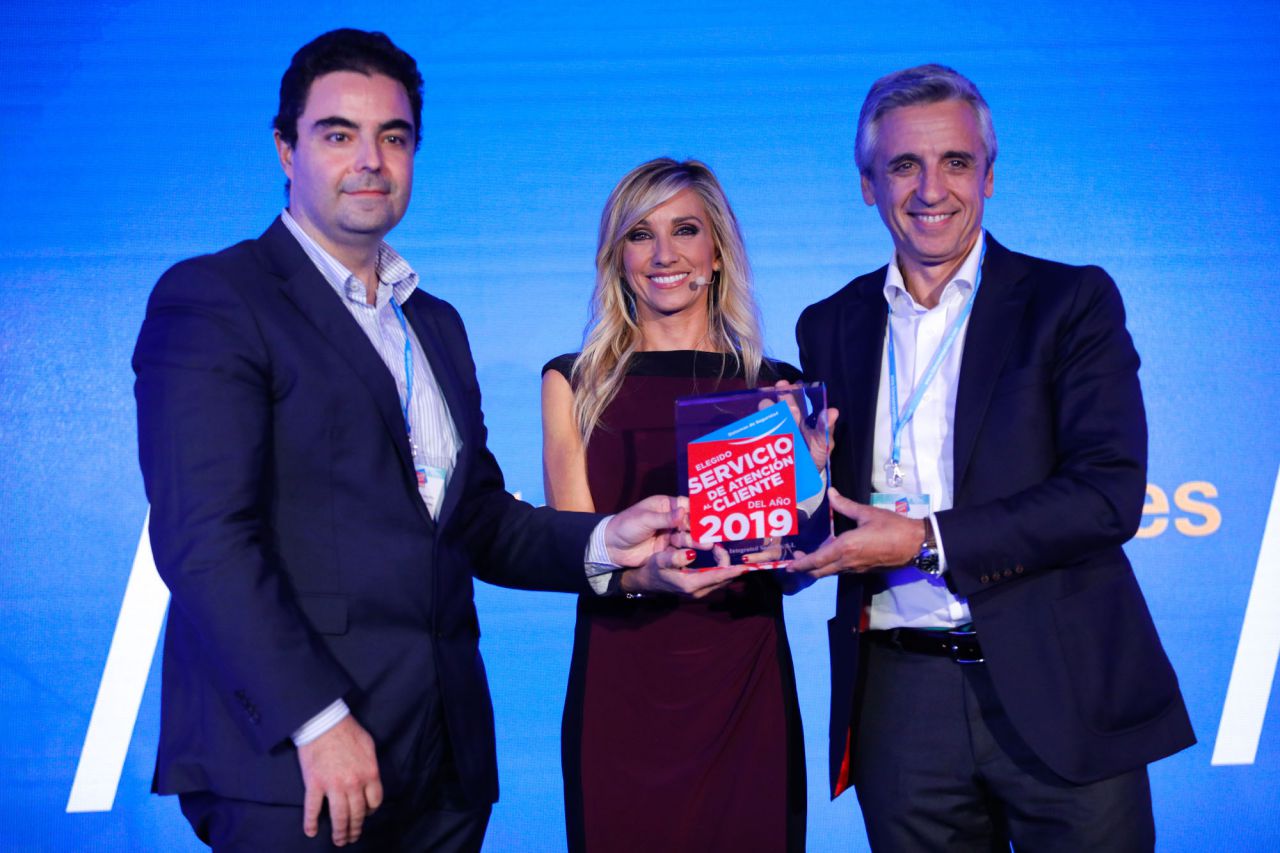 Elegido Servicio de Atención al Cliente del Año 2019 en la categoría de SISTEMAS DE SEGURIDAD: TYCO INTEGRATED SECURITY Recogen el premio MANUEL DELGADO Y ALEJANDRO GUTIÉRREZ, DIRECTOR GENERAL Y DIRECTOR DE EXPERIENCIA CLIENTE DE TYCO INTEGRATED SECURITY