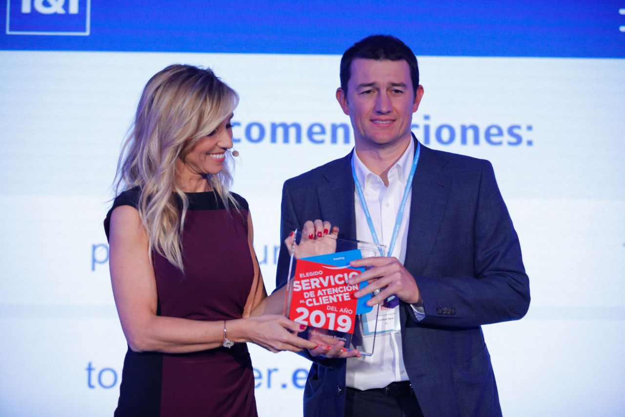 Elegido Servicio de Atención al Cliente del Año 2019 en la categoría de HOSTING: 1&1 INTERNET ESPAÑA Recoge el premio ESTEBAN EGEA, HEAD OF CUSTOMER SERVICE WEBHOSTING SOUTHERN EUROPE DE 1&1