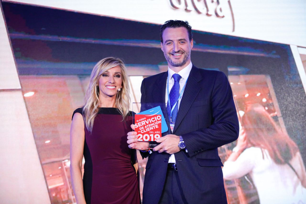 Elegido Servicio de Atención al Cliente del Año 2019 en la categoría de RETAIL: EL CORTE INGLÉS Recoge el premio ARMANDO GARCÍA NIEVA, EXPERIENCIA DE CLIENTES DE EL CORTE INGLÉS