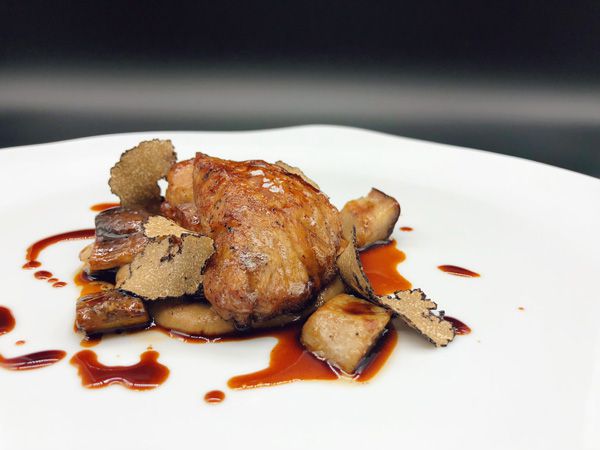 Molleja de ternera con crema de boletus y trufa.