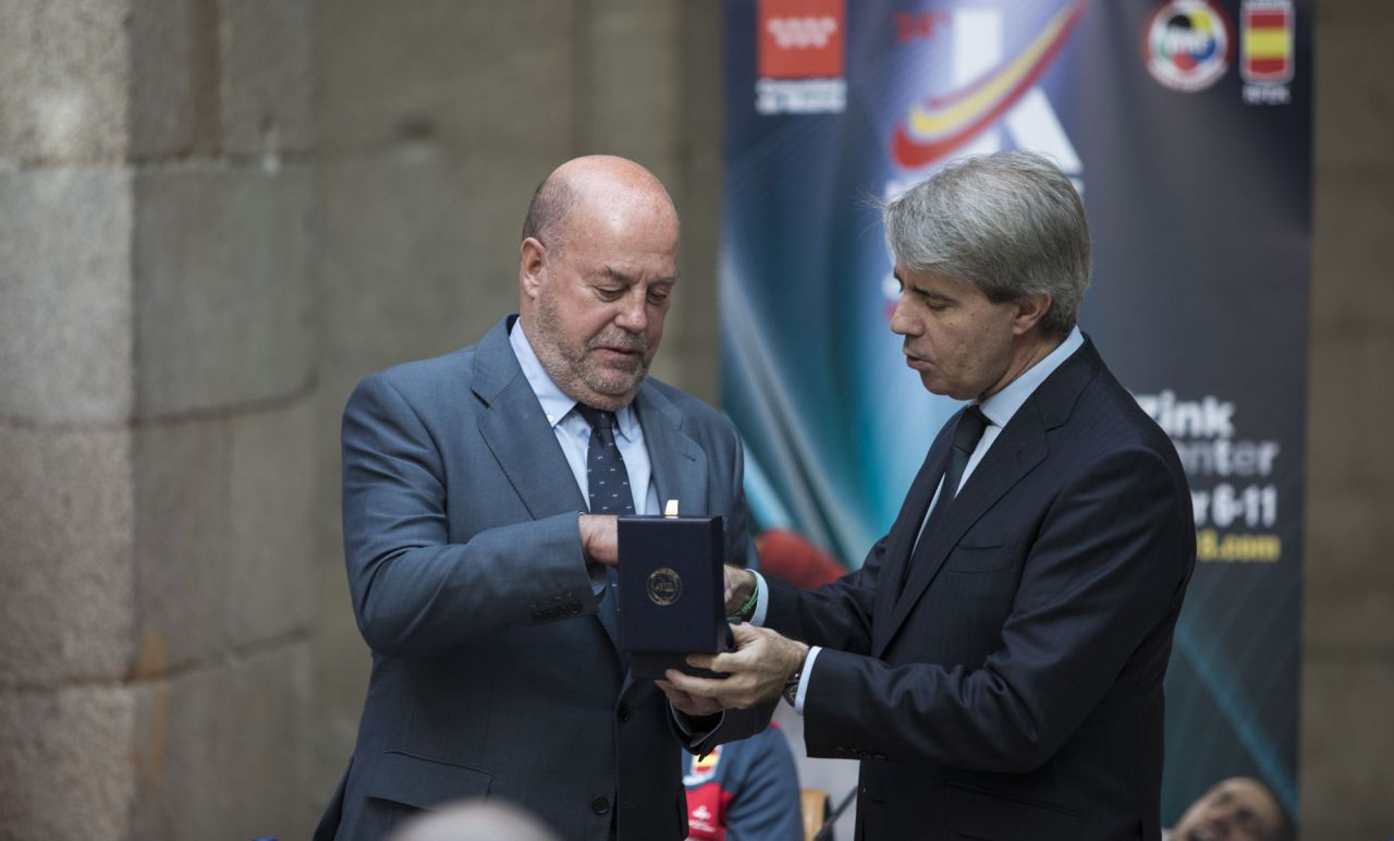 Antonio Espinós, Presidente de la Federación Mundial de Kárate y Ángel Garrido, presidente de la Comunidad