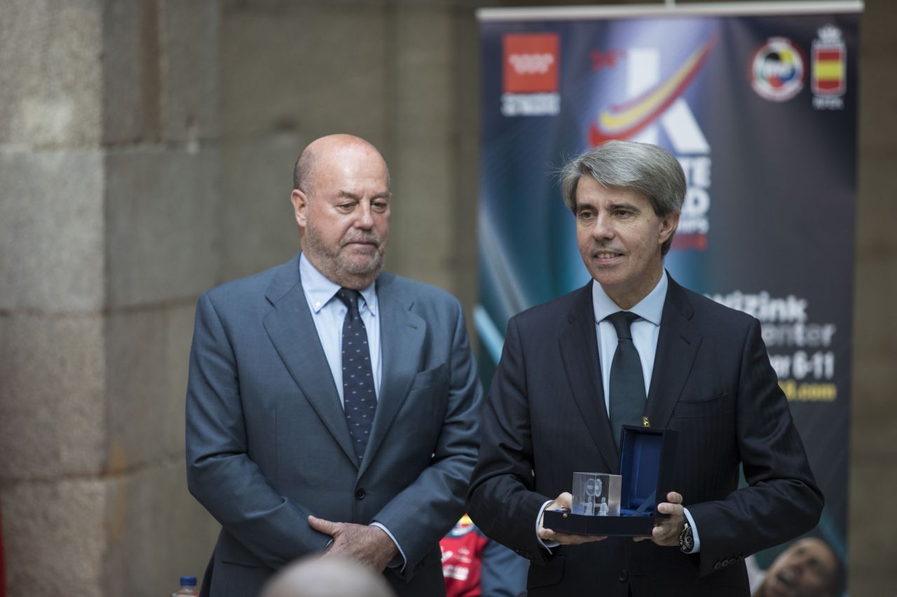Antonio Espinós, Presidente de la Federación Mundial de Kárate y Ángel Garrido, presidente de la Comunidad