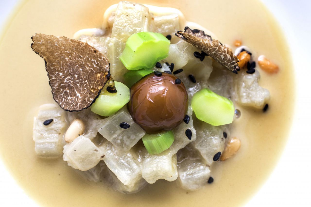 Crema de Alcachofas con cardo, bombón de hongos y trufa